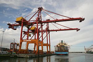 Melbourne--swanston-dock-container-crane
