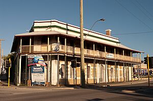 Newmarket hotel Hamilton hill gnangarra-10
