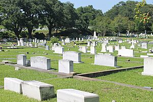Overview of part of Natchez City Cemetery in Adams Co., MS IMG 6996