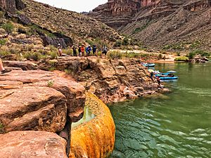 Pumpkin Spring, Grand Canyon (42648560545)