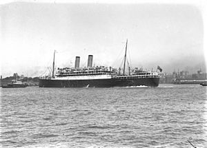 SS ORONSAY underway near Circular Quay (13860178344)