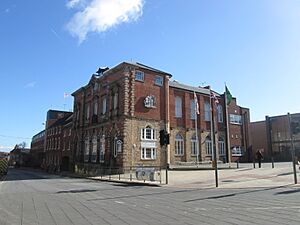 Town Hall, Worksop - geograph.org.uk - 4372192