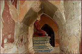 BAGAN INTERIOR DE LA PAGODA DE LOS FRESCOS