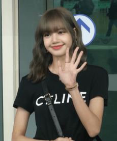 Blackpink Lisa 190621 3