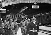 Bundesarchiv Bild 146-1970-043-42, Lettland-Riga, Ankunft von Hinrich Lohse mit Offizieren am Bahnhof