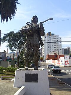 Estatua do Teixeiriha