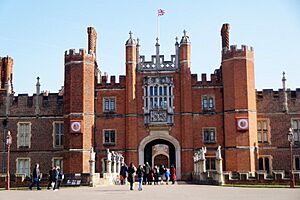 Hampton Court Palace - geograph.org.uk - 5690591