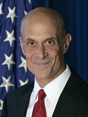 Michael Chertoff, official DHS photo portrait, 2007.jpg