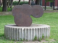 Nijmegen - Sculptuur van Carel Visser in het Julianapark