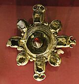 Pendente a croce in argento dorato, 1500 ca. 02