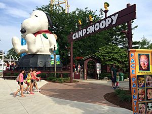 Snoopy Bounce at Cedar Point Camp Snoopy entrance (1572)