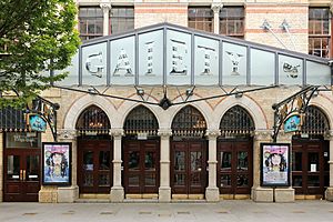The Gaiety Theatre, King St South, Dublin (507127) (32615681881)