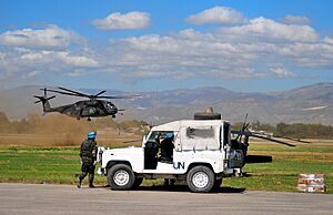 USN MH-53E lands supplies at Port-au-Prince 2010-01-16