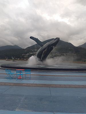 Whale sculpture in Mayor Bill Overstreet Park