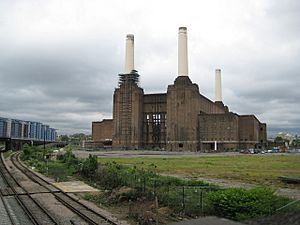 Battersea Power Station - geograph.org.uk - 829933