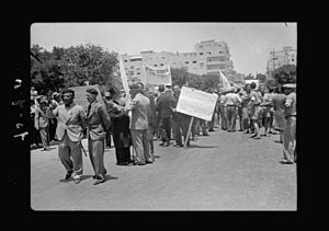Jewish protest demonstrations against Palestine White Paper, May 18, 1939. Great War legionaries with their veteran chaplain parading on King George Ave. carrying appropriate slogans LOC matpc.18341