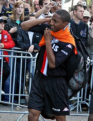 Jonathan de Guzman 002