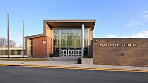 Langley High School main entrance McLean VA 2023-12-22 08-27-31