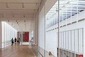 Modern Wing, Second Level - panoramio