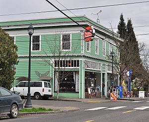 Portland, OR - Anna Bannanas Alberta 01 (cropped).jpg
