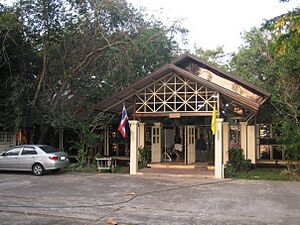 Prachenburi vipassana center entrace