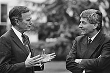 Premier Lubbers en President Bush in de tuin van het Catshuis, Bestanddeelnr 934-4836