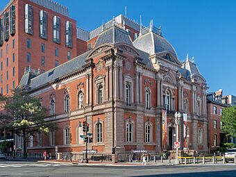 Renwick Gallery (53844977480).jpg