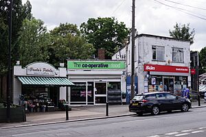 Shops at Gordon Hill - geograph.org.uk - 5862923.jpg
