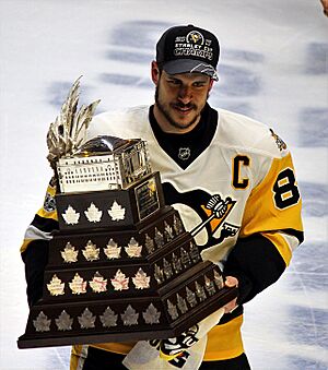 Sidney Crosby with Conn Smythe Trophy 2017-06-11 2