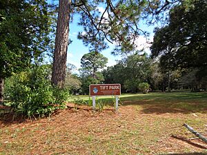 Tift Park sign nr 7th, Madison
