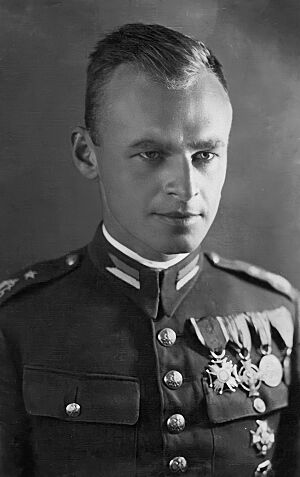 Witold Pilecki in b&w.jpg