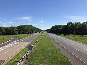 2021-06-24 09 12 10 View north along Interstate 295 from the overpass for New Jersey State Route 140 and Salem County Route 540 (Hawks Bridge Road) in Carneys Point Township, Salem County, New Jersey