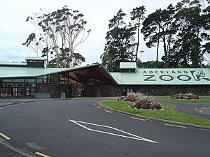 Auckland Zoo Entrance.JPG