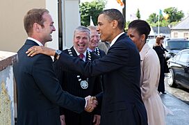 Barack Obama meets Irish cousin in Moneygall