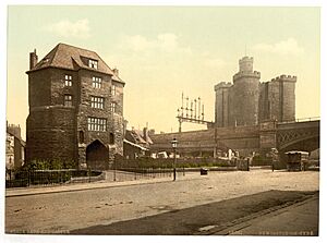 Blackgate and Castle, Newcastle-on-Tyne, England-LCCN2002708006
