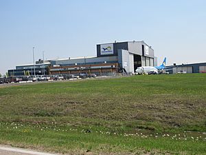 Canadian North-Hangar at (EFC T3) Edmonton