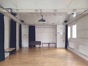 Cmglee Cambridge Newnham College Old Labs in