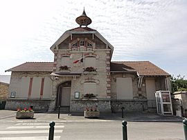 The town hall of Cys-la-Commune