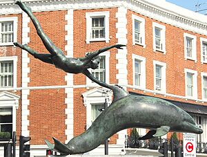 David Wynne - Boy on a Dolphin right, detail of figures, Cheyne Walk, Chelsea Embankment, London (3382105841)