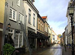 De Hoogstraat de oudste en belangrijkste straat van Montfoort.