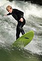 Eisbach Surfer2