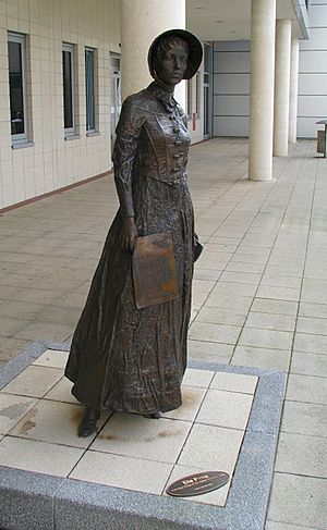 Ella Pirrie statue, Belfast City Hospital - geograph.org.uk - 939600