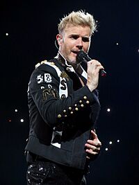 Gary Barlow performing in Glasgow, 2017