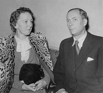 Henrik Dam with wife 1946