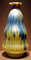 Johann loetz witwe, vaso iridescente giallo e blu, serie farfalle 1900