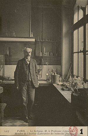 Le professeur Lippmann dans le laboratoire des recherches physiques de la Sorbonne