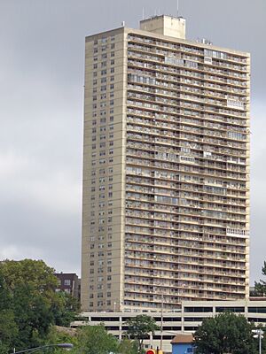 Riveria(highrise)BlvdEastWNY