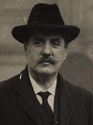 Seán O'Mahony, circa 1921 (cropped).jpg