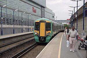 Shepherd's Bush railway station MMB 06 377201