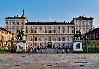Torino Palazzo Reale Esterno 3.jpg